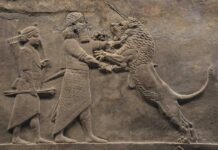 Asurbanipal matando al león, símbolo de la fuerza y el valor del rey.