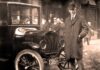 La gran genialidad del “loco Henry” Ford Henry Ford con un Ford Modelo T, Hotel Iroquois, Buffalo, NY, 1921.