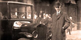 Henry Ford con un Ford Modelo T, Hotel Iroquois, Buffalo, NY, 1921.