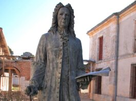 ESCULTURA de Juan Goyeneche (1656-1735), en Nuevo Baztán (Madrid).