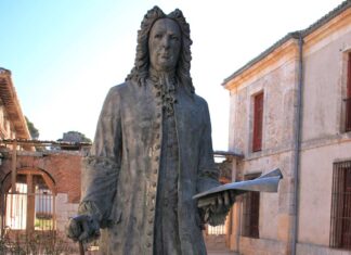 ESCULTURA de Juan Goyeneche (1656-1735), en Nuevo Baztán (Madrid).