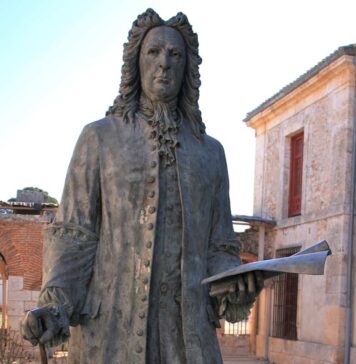 ESCULTURA de Juan Goyeneche (1656-1735), en Nuevo Baztán (Madrid).