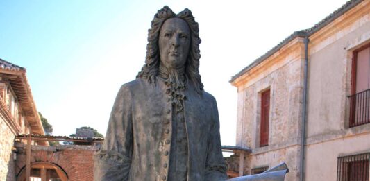 ESCULTURA de Juan Goyeneche (1656-1735), en Nuevo Baztán (Madrid).