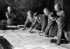 Operación Barbarroja, el mayor error de Hitler Hitler señala un punto en un mapa ante los generales Franz Halder y alfred Jodl y los mariscales de campo Walther von Brauchitsch y Wilhelm Keitel.