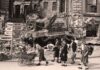 Un grupo de mujeres pasea por las ruinas de BERLÍN tras la II Guerra Mundial (Hulton-Deutsch Collection).