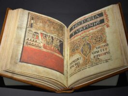 Un códice en honor del papa Calixto II LAS FABULOSAS ANDANZAS DE CARLOMAGNO en Hispania (página izquierda de la ilustración) son parte de los relatos que contiene el Códice, junto con los milagros atribuidos a Santiago el Mayor.