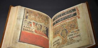 LAS FABULOSAS ANDANZAS DE CARLOMAGNO en Hispania (página izquierda de la ilustración) son parte de los relatos que contiene el Códice, junto con los milagros atribuidos a Santiago el Mayor.