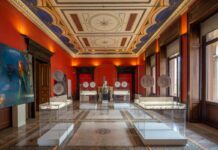 OBRA DE ERNST ZIELLER, la mansión se diseñó en estilo neoclásico con elementos del Renacimiento italiano. Fue bautizada como Iliou Melathron, el palacio de Troya.