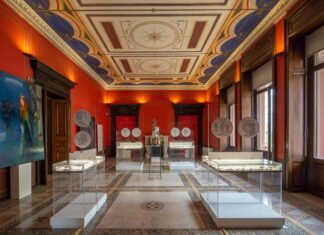 OBRA DE ERNST ZIELLER, la mansión se diseñó en estilo neoclásico con elementos del Renacimiento italiano. Fue bautizada como Iliou Melathron, el palacio de Troya.