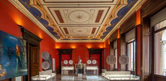 OBRA DE ERNST ZIELLER, la mansión se diseñó en estilo neoclásico con elementos del Renacimiento italiano. Fue bautizada como Iliou Melathron, el palacio de Troya.