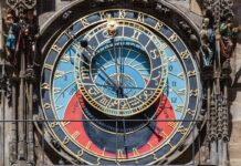 Quizás lo más impresionante de estos relojes astronómicos sea el cuadrante astronómico.
