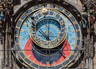 Relojes astronómicos: la medida del firmamento Quizás lo más impresionante de estos relojes astronómicos sea el cuadrante astronómico.