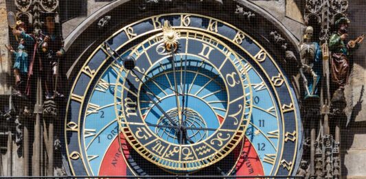 Quizás lo más impresionante de estos relojes astronómicos sea el cuadrante astronómico.
