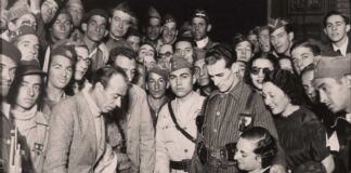 Amar en tiempos de guerra Celebración de un matrimonio civil entre milicianos en territorio republicano.