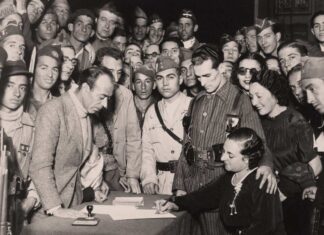 Amar en tiempos de guerra Celebración de un matrimonio civil entre milicianos en territorio republicano.