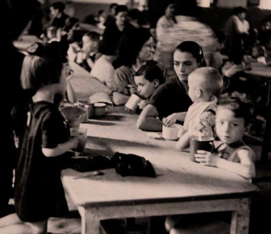 Morir en la España franquista: la hambruna de posguerra El repunte de enfermedades como la tuberculosis, el tifus o la difteria a partir de 1939 también prueban la hambruna. En ello fue clave la desnutrición de una población vulnerable, pero también la carencia de prevención.
